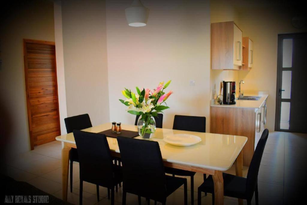 Modern And Cosy Condo: Westwood Apartments Flic-en-Flacq 外观 照片
